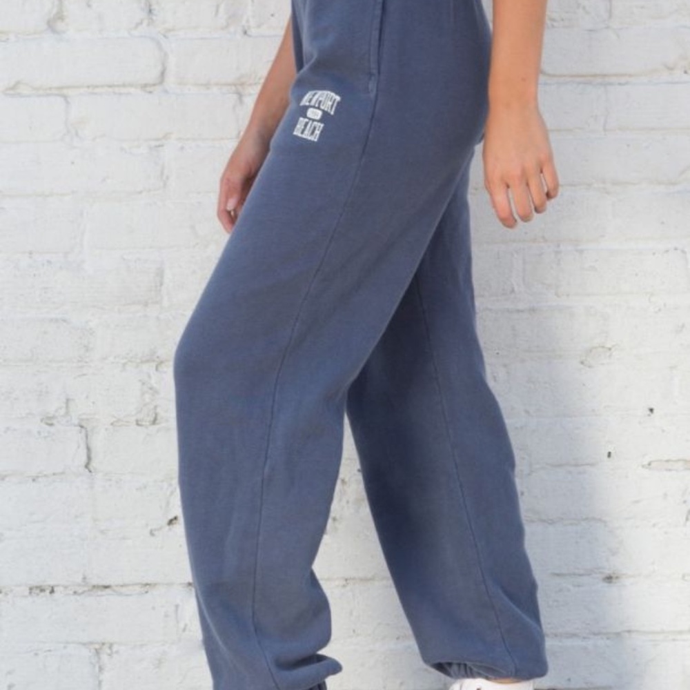 Brandy Melville Rosa Newport Beach 1984 Sweatpants